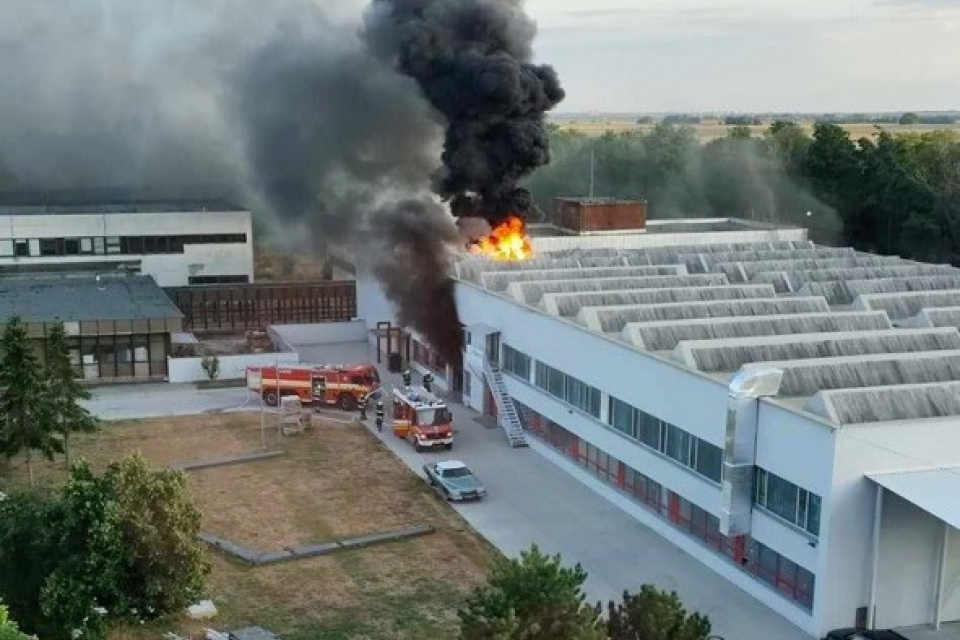 Zraz motoriek sa končí požiarom. | Foto: PZSR, Bratislava, fb