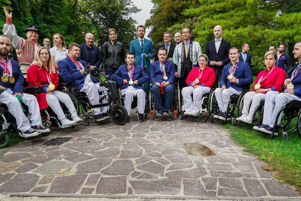 Premiér Heger s paralympionikmi v Piešťanoch | Zdroj: FB Eduard Heger