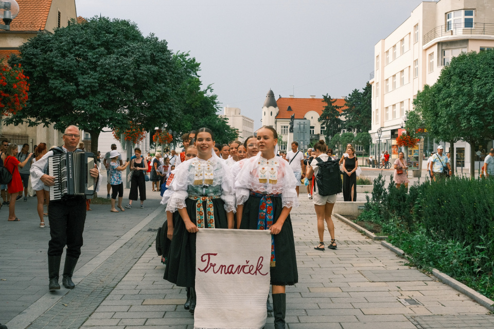 Sprievod prerušil ranný lejak v Trnave. | Foto: dv, Trnavské rádio