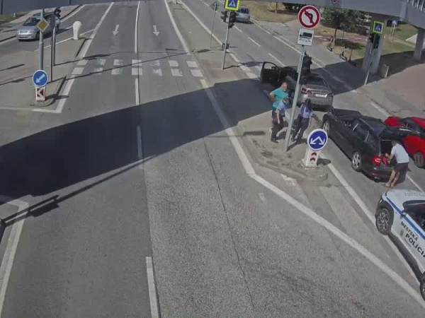 Úsek je prejazdný, no radšej prosím opatrne. | Foto: Smart traffic Trnava