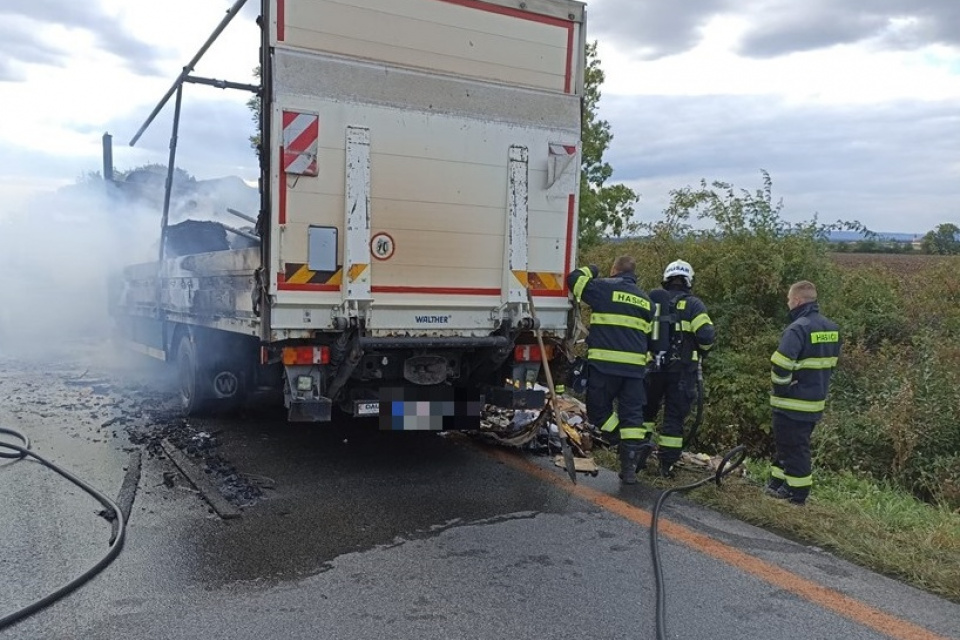 Horiaci kamión na diaľnici. l Foto: Polícia Bratislavský kraj