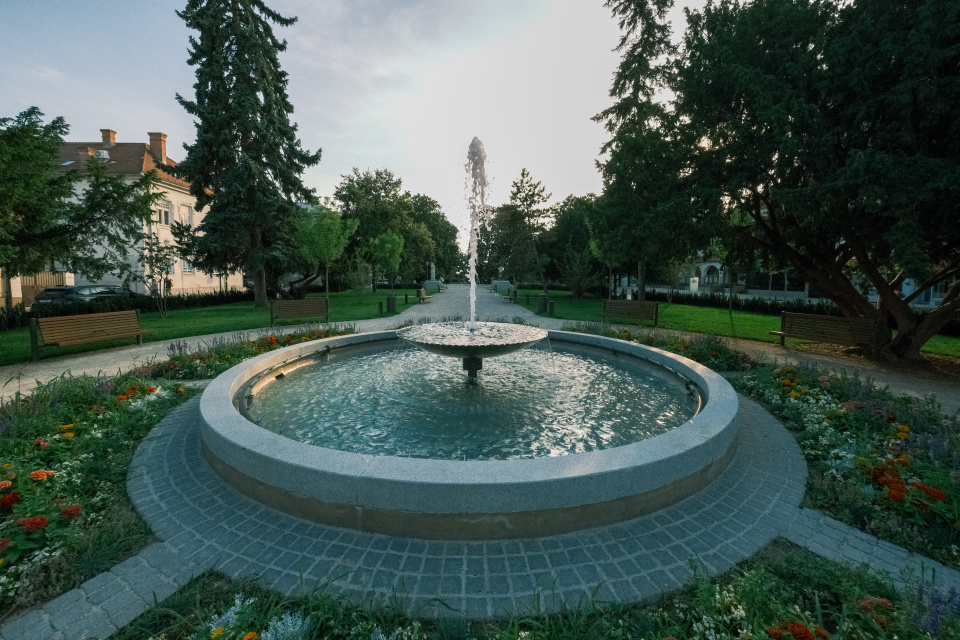 Námestiu SNP dominuje krásna vynovená fontána. | Foto: Pavol Holý, Trnavské rádio