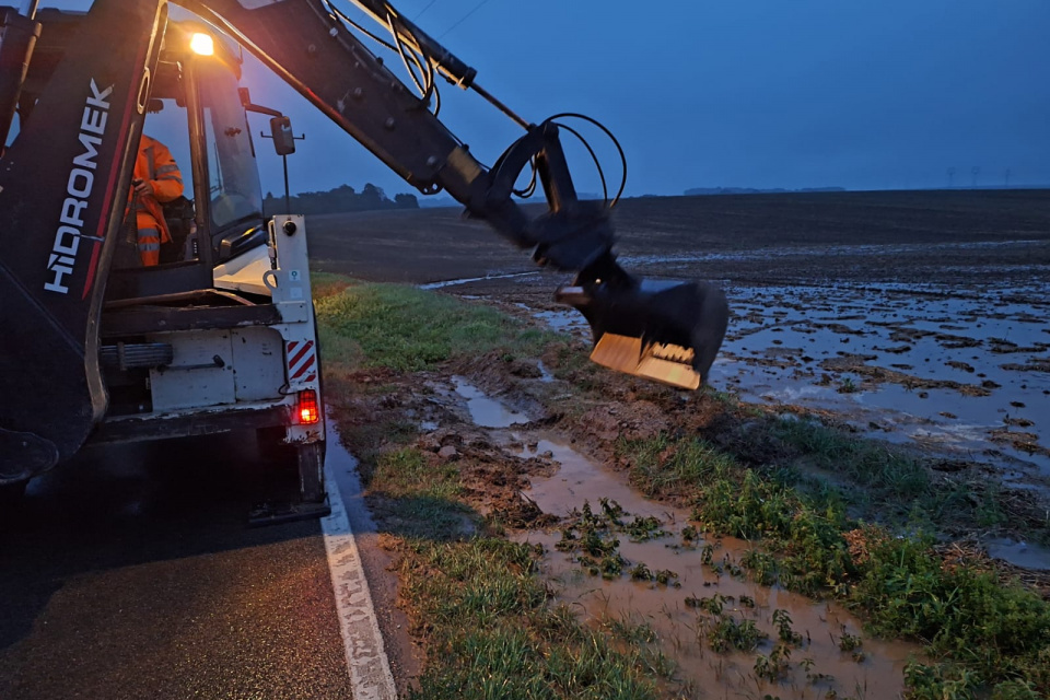 Využíva sa aj ťažká technika | Foto: Mesto Senica