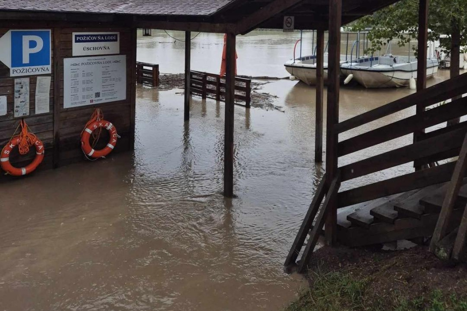 Baťov kanál v Skalici zatopilo | Zdroj: Baťov kanál