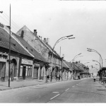 Na tejto historickej fotografii vidno v ľavom rohu, že v dome sídlila aj predajňa mlieka | Zdroj: FB Fotky stará Trnava