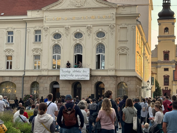 Protest na Trojičnom námestí v Trnave | Foto: Pavol Holý, Trnavské rádio