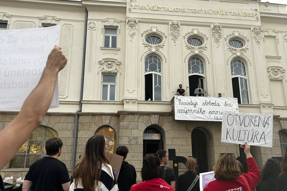 Vystúpenia prebehli na balkóne Divadla Jána Palárika | Zdroj: Karin Talajková, Trnavské rádio