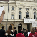 Vystúpenia prebehli na balkóne Divadla Jána Palárika | Zdroj: Karin Talajková, Trnavské rádio