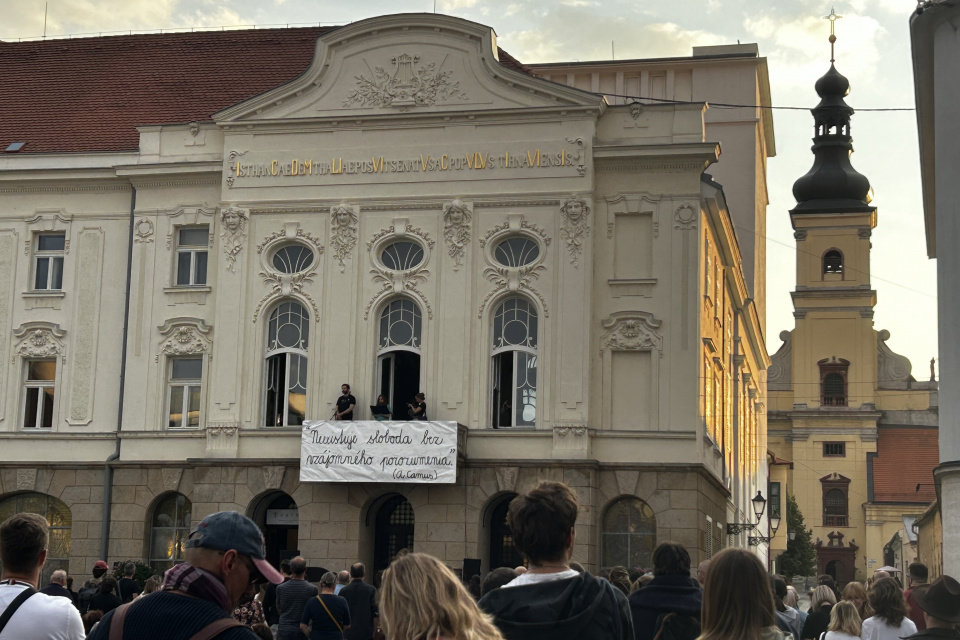 Protest bol na Trojičnom námestí v Trnave a ďalších mestách | Zdroj: Karin Talajková, Trnavské rádio