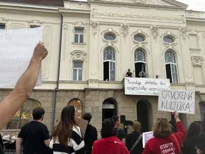 Vystúpenia prebehli na balkóne Divadla Jána Palárika | Zdroj: Karin Talajková, Trnavské rádio