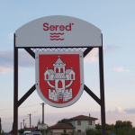 Nové logo mesta na tabuli | Zdroj: Mesto Sereď