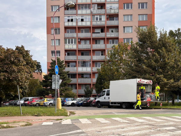 Na Linčianskej osádzajú dopravné značenie. | Foto: red.