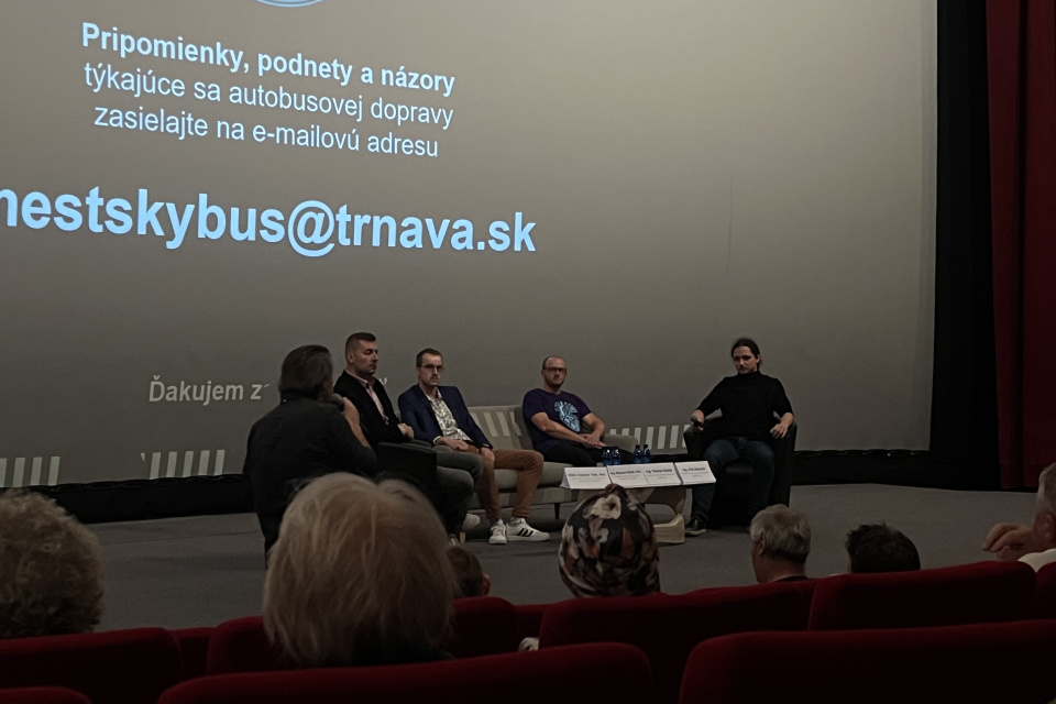 Po prezentácii bol priestor na otázky od verejnosti | Foto: Alexandra Štofirová, Trnavské rádio