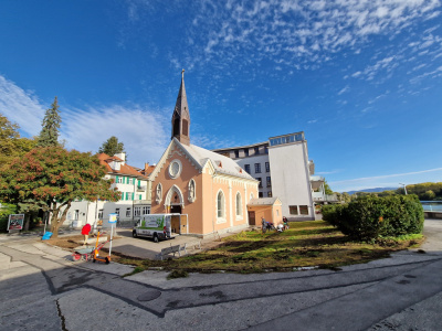 Pracuje sa na zveľaďovaní okolia kaplnky v Piešťanoch | Zdroj: Mesto Piešťany