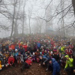 Turisti počas tradičného silvestrovského výstupu na Marhát | Zdroj: TJ BEZOVEC Piešťany