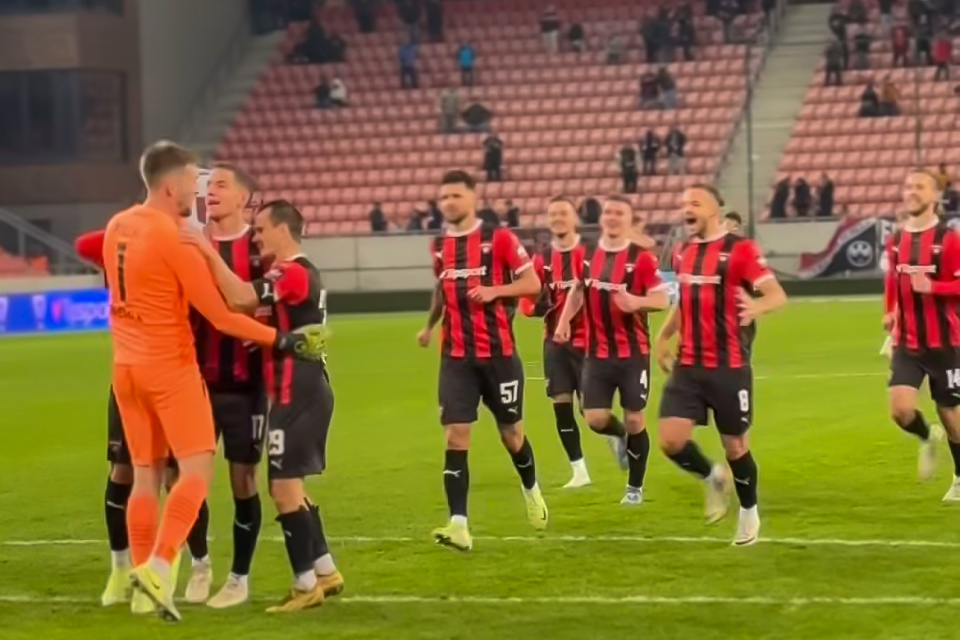 Penaltový rozstrel. V bráne zažiaril Žiga Frelih. | Zdroj: FC ST