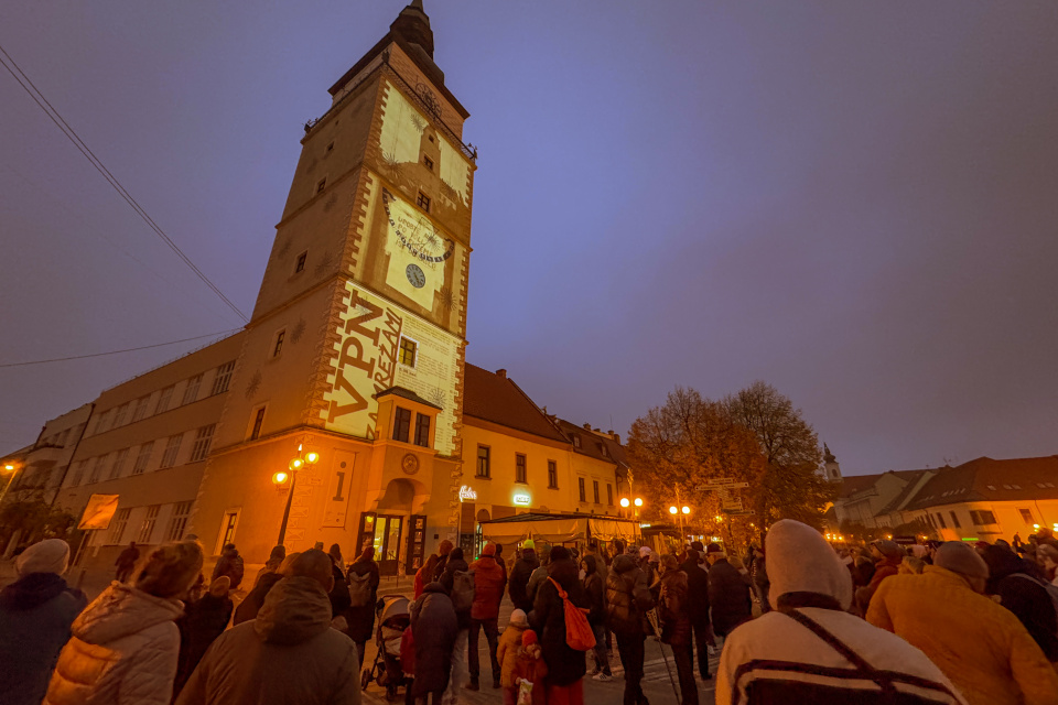 Vkusné a emotívne. Trnava si pripomenula 35 rokov od Nežnej revolúcie. | Foto: dv, red.