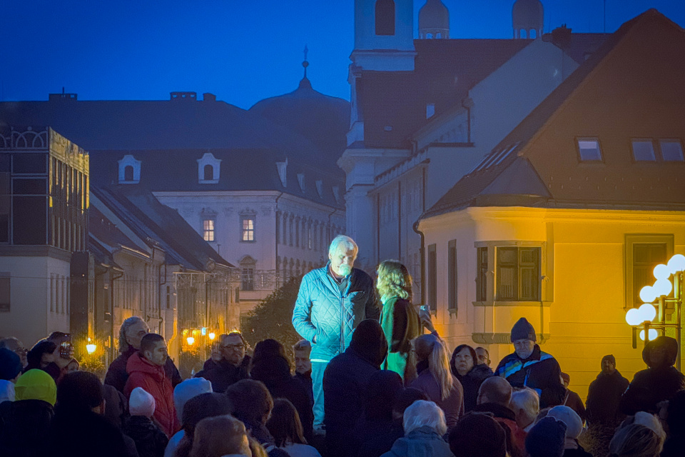 Dialóg. Vladimír Oktavec a Ela Baničová medzi ľuďmi. | Foto: dv, red.