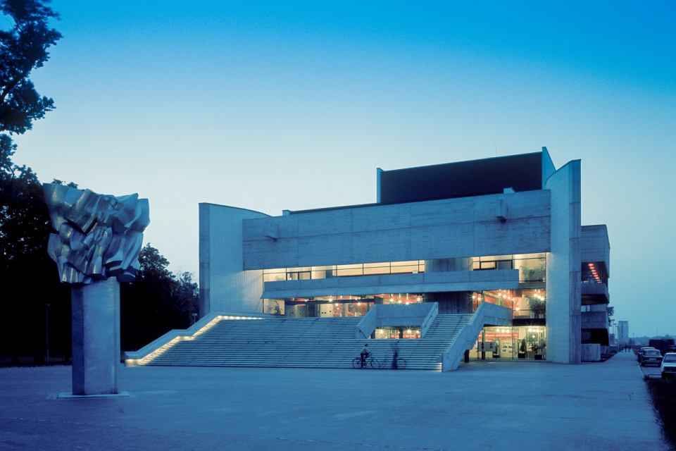 Dom umenia Slovenskej filharmónie navrhol architekt Ferdinand Milučký. | Archívne foto Ľubo Stacho/Zdroj:Čierne diery