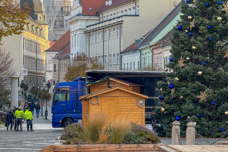 Stánky už prichádzajú | Zdroj: dv, Trnavské rádio