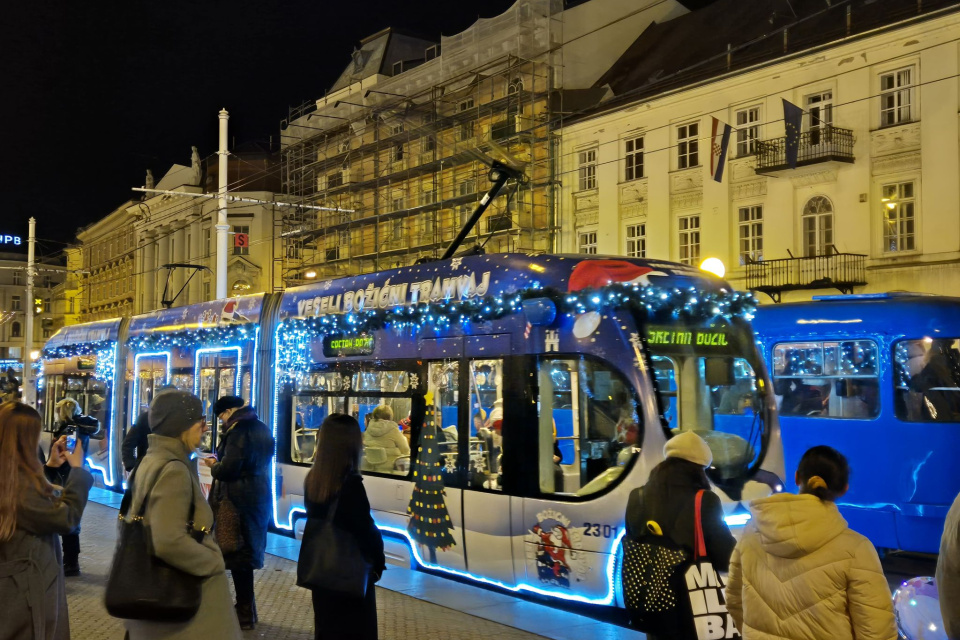 Po Záhrebe jazdí vyzdobená električka | Foto: Tomáš Čapák, Trnavské rádio