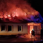 Hasiči zápasili s plameňmi v noci zo štvrtka na piatok. | Foto: DHZ Radošovce