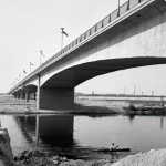 Nový cestný železobetónový most cez Váh v Hlohovci. | Foto: archív TASR, autor T. Andrejčák/25. augusta 1964
