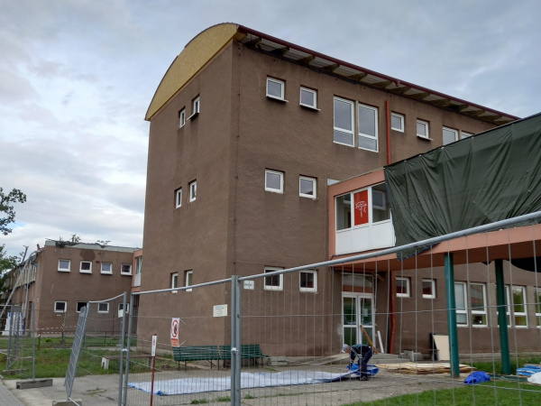 ZŠ u Červených Domků s opravenou strechou | Zdroj: FB TTSK