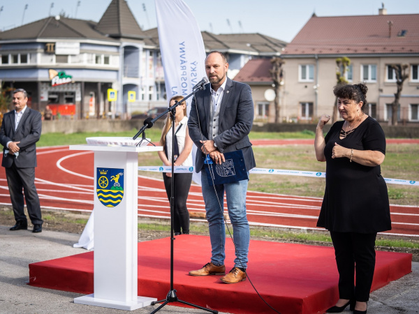 Odovzdávanie vynoveného športoviska v Dunajskej Strede | Zdroj: FB TTSK