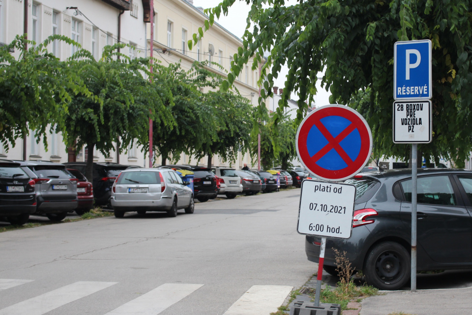 Obmedzenie je už na ulici vyznačené. l Foto: Karin Talajková
