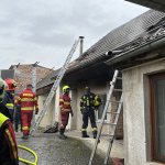 Požiar strechy domu v Kátlovciach I Zdroj: Hasiči Jaslovské Bohunice