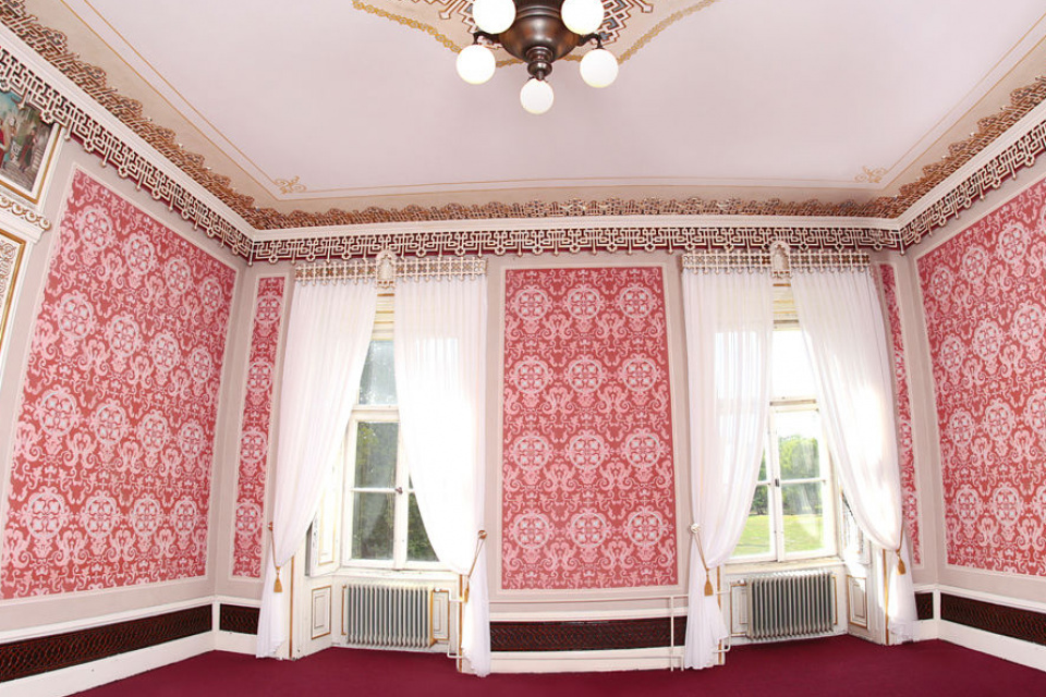 Čínsky salón so vzácnou tapetou | Zdroj: kastielvoderady.sk