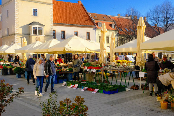 Trh je v plnom prúde | Foto: dv, Trnavské rádio