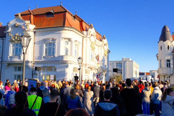 Protest na Námestí SNP v Trnave 4. 4. 2025. | Foto: red.