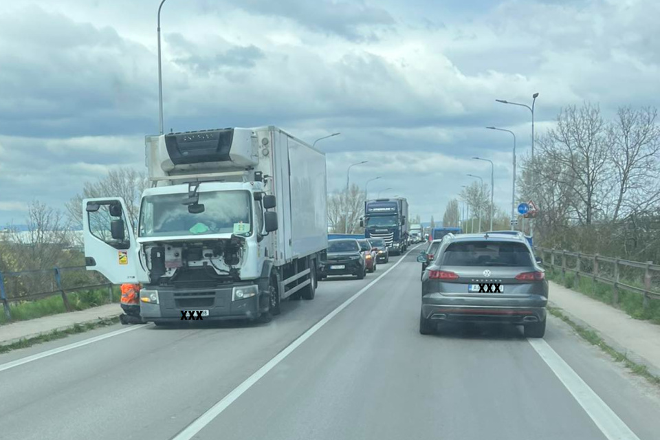 V úseku sa tvoria kolóny. | Foto: Martin Pizzamen, DSOH, fb
