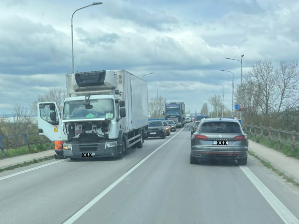 V úseku sa tvoria kolóny. | Foto: Martin Pizzamen, DSOH, fb