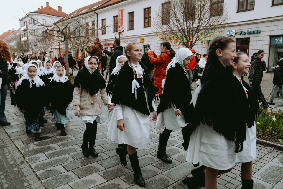 Vítanie jari na Hlavnej ulici v Trnave | Foto: Zaži v Trnave
