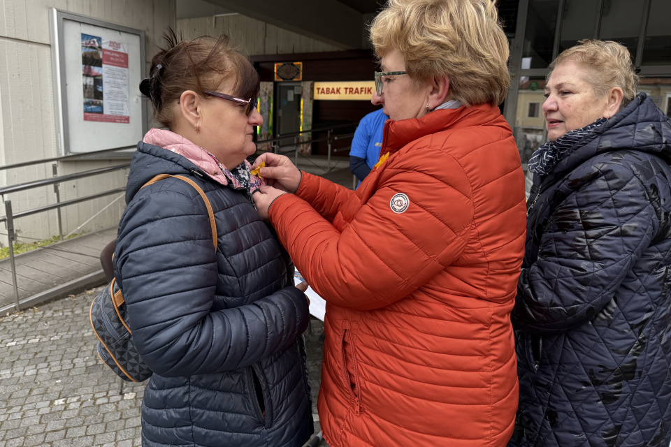 Na koho myslíte, keď si pripínate narcis? | Foto: Michaela Martišíková, Trnavské rádio