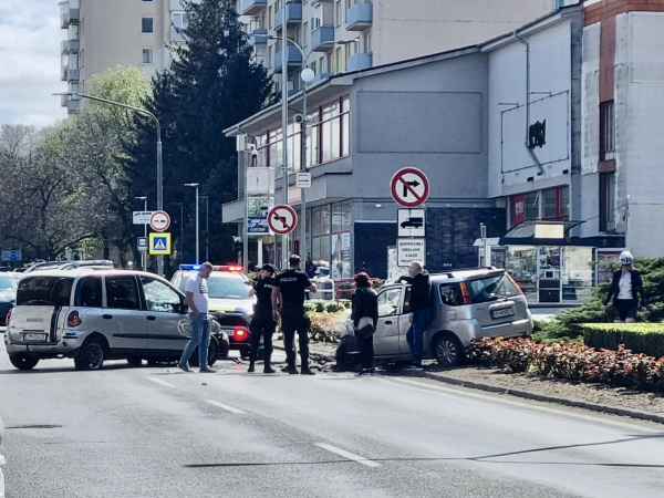 Nehoda v Hlohovci I Zdroj: Fb/ Doprava HC