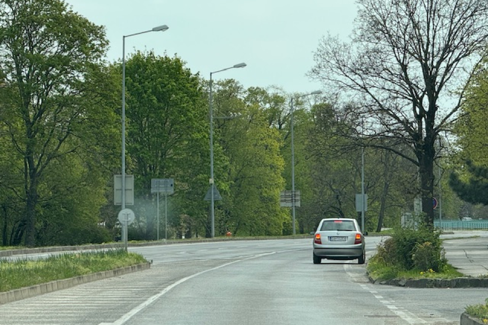 Pozor na odstavene auto | Foto: Trnavské rádio