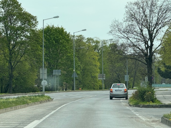 Pozor na odstavene auto | Foto: Trnavské rádio