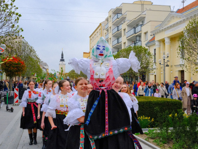 Na kvetnú nedzelu. V Trnave sa spievalo a Morenu vzala Trnávka. (13. 4. 2025) | Foto: dv, red.