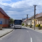 Autobus je v neprehľadnej zákrute. | Foto: Martin Kocák, Dopravný servis SE, SI a o, fb