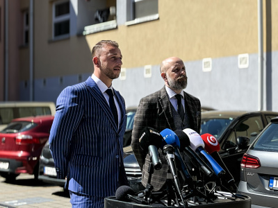 Minister vnútra Matúš Šutaj Eštok a primátor Trnavy Peter Bročka dnes v Trnave na Františkánskej predstavili nájomné bývanie pre policajtov v Trnave I Foto: Alexandra Štofirová, Trnavské rádio