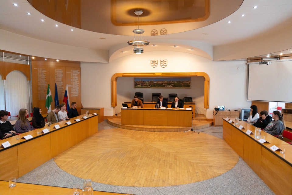 Zasadnutie Mládežníckeho zastupiteľstva na mestskom úrade v Skalici | Foto: Mládežnícky parlament