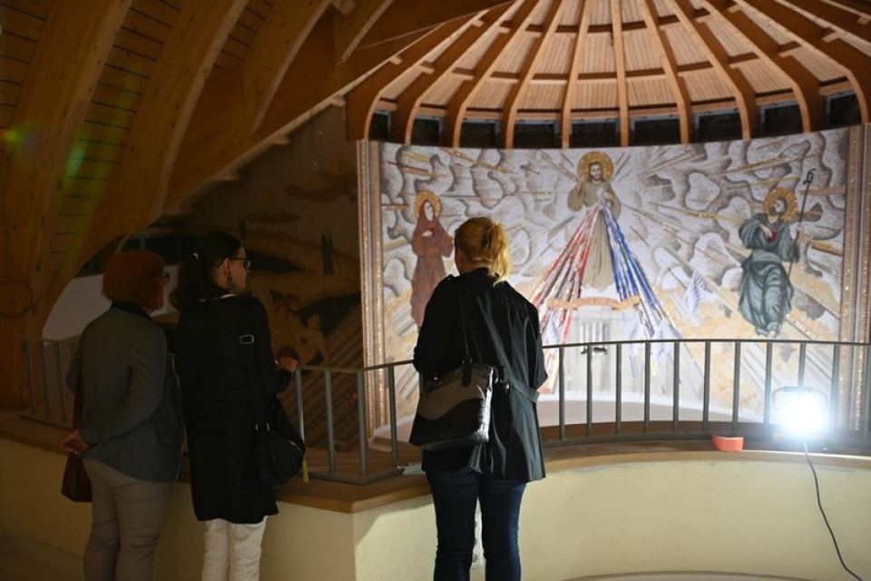Interiér novostavby farského Kostola Božieho milosrdenstva v Trnave | Zdroj: Trnavská arcidiecéza