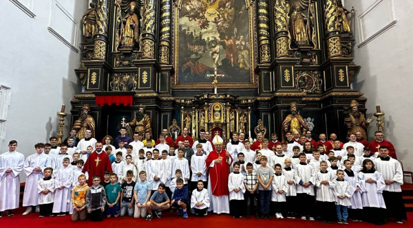 Púť sa začala v Katedrále sv. Jána Krstiteľa s bohoslužbou s arcibiskupom Mons. Jánom Oroschom. | Foto: Trnavská arcidiecéza, fb