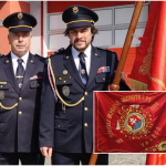 Mená darcov sú uvedené na štítkoch, ktoré sú pribité na žrdi zástavy. | Foto: DHZ Bohdanovce nad Trnavou