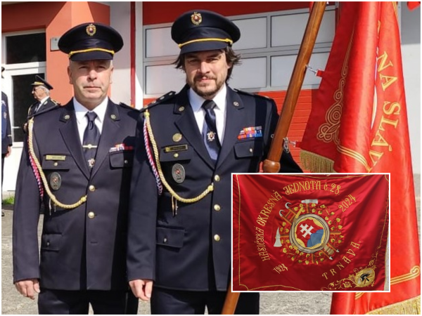 Mená darcov sú uvedené na štítkoch, ktoré sú pribité na žrdi zástavy. | Foto: DHZ Bohdanovce nad Trnavou