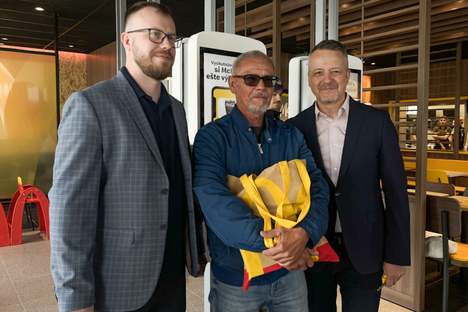 Prvý zákazník si odniesol aj darček I Foto: Alexandra Štofirová, Trnavské rádio